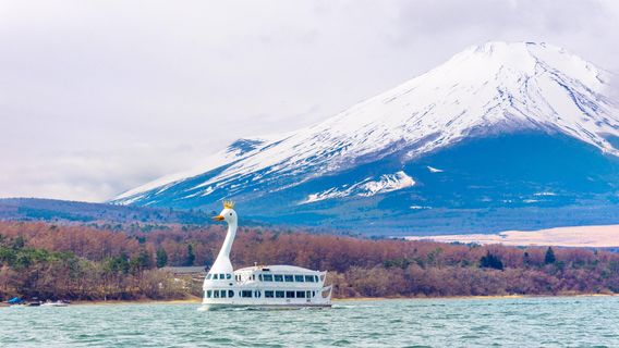 Yamanakako Tourist Boat
