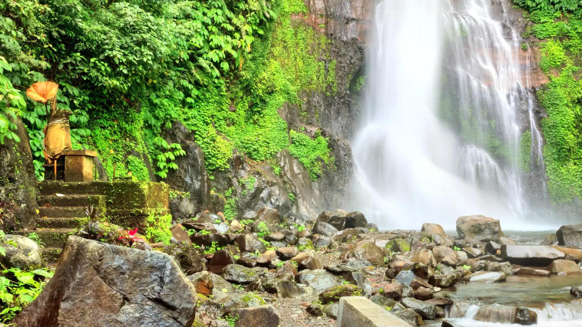 Hotels near Gitgit Waterfall