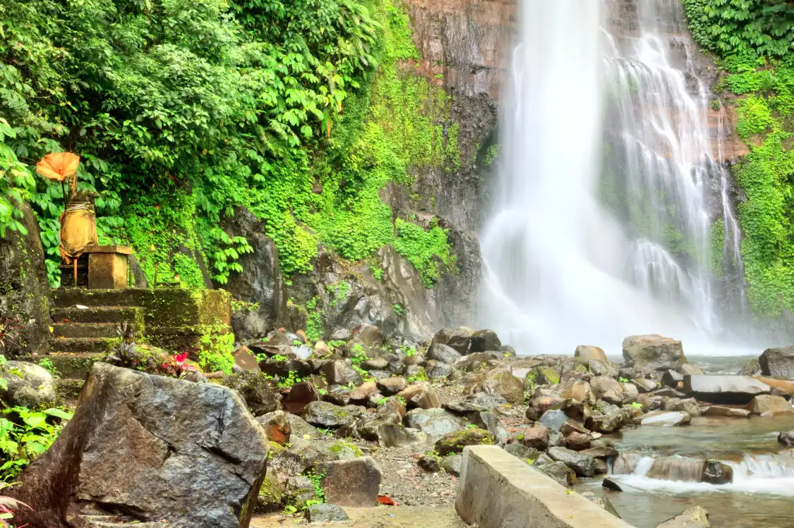 ギギッ滝周辺のホテル