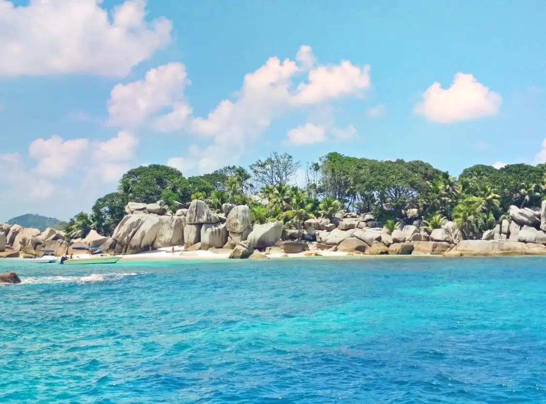 Hotels near Praslin