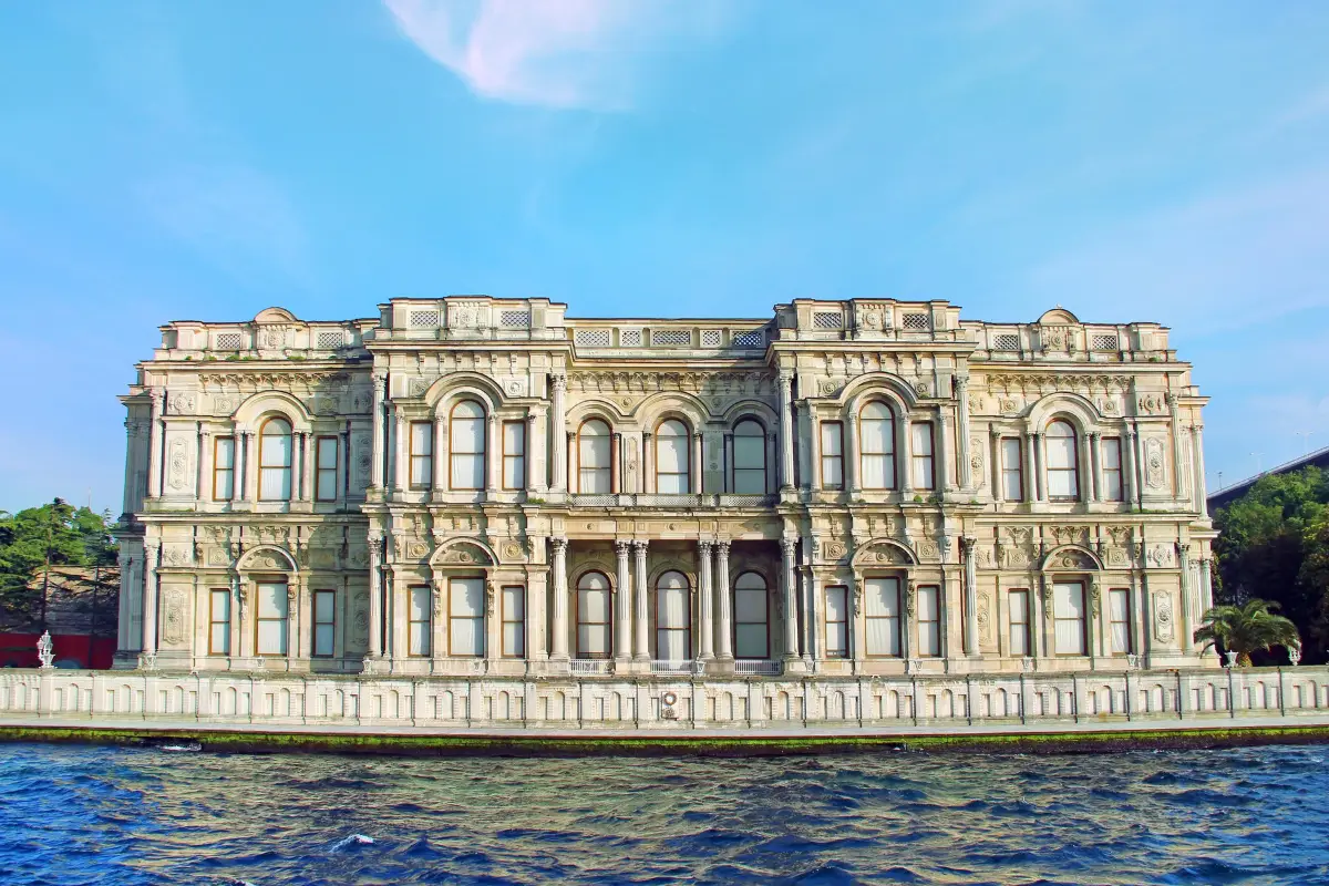 Дворец Бейлербейи