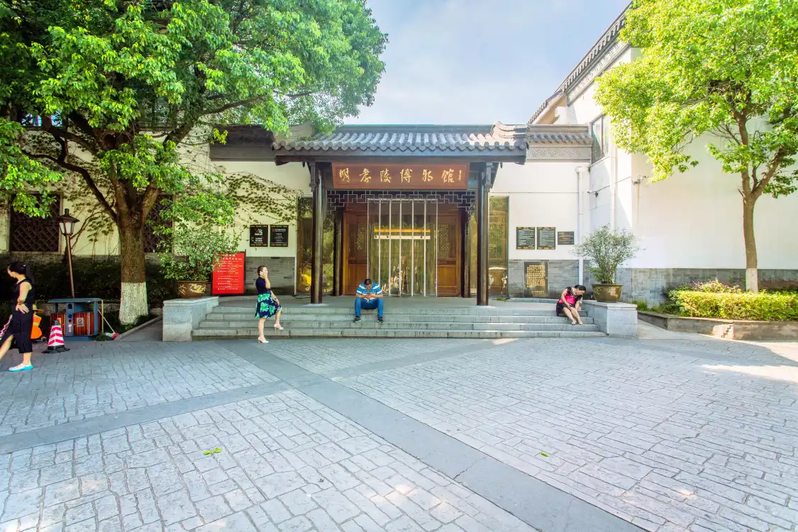 명효릉박물관 주변 호텔
