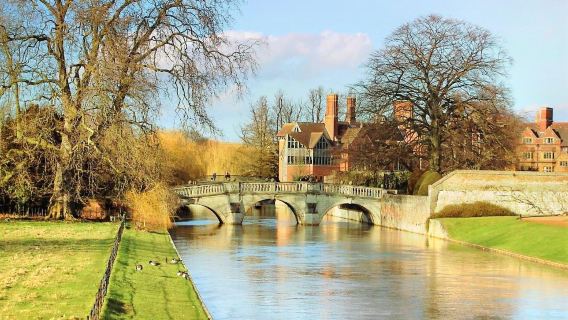 University of Oxford + Shakespeare's Birthplace + Cotswold Way + Warwick Castle day tour