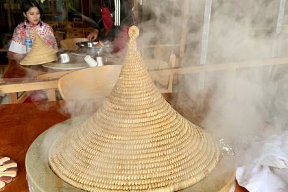 野生菌蒸汽石锅鱼