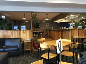 Oasis Bar & Cafe