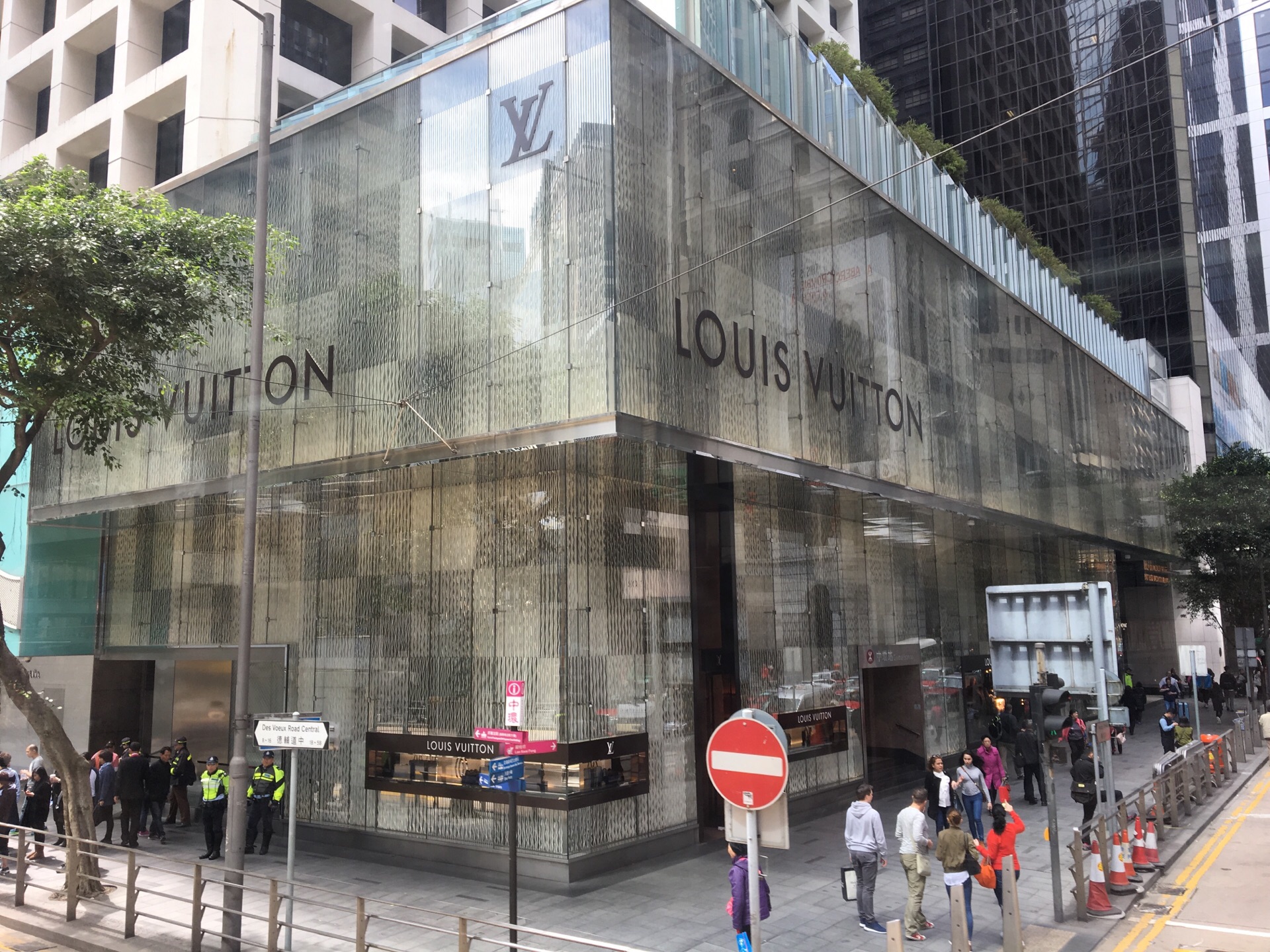 LOUIS VUITTON: CENTRAL, HONG KONG