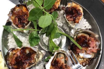 12 Rocks Beach Bar Cafe