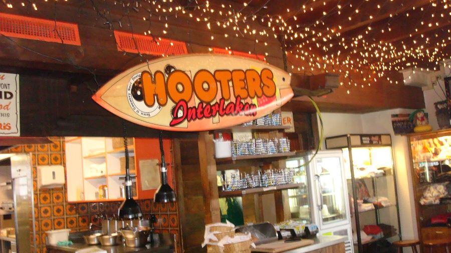 Hooters