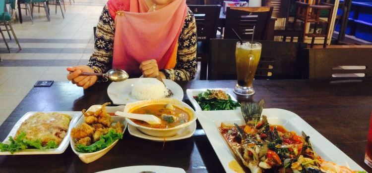 Medan Ikan Bakar Kedai Buloh