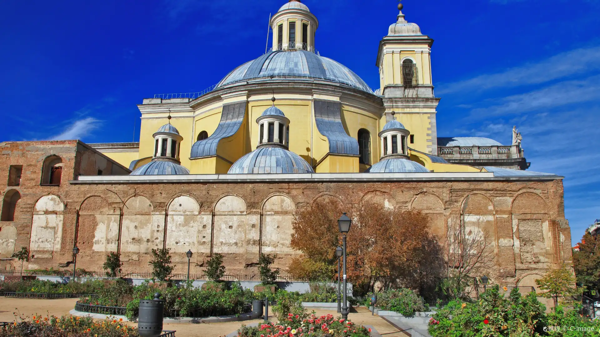 Hotels near Royal Basilica of Saint Francis the Great