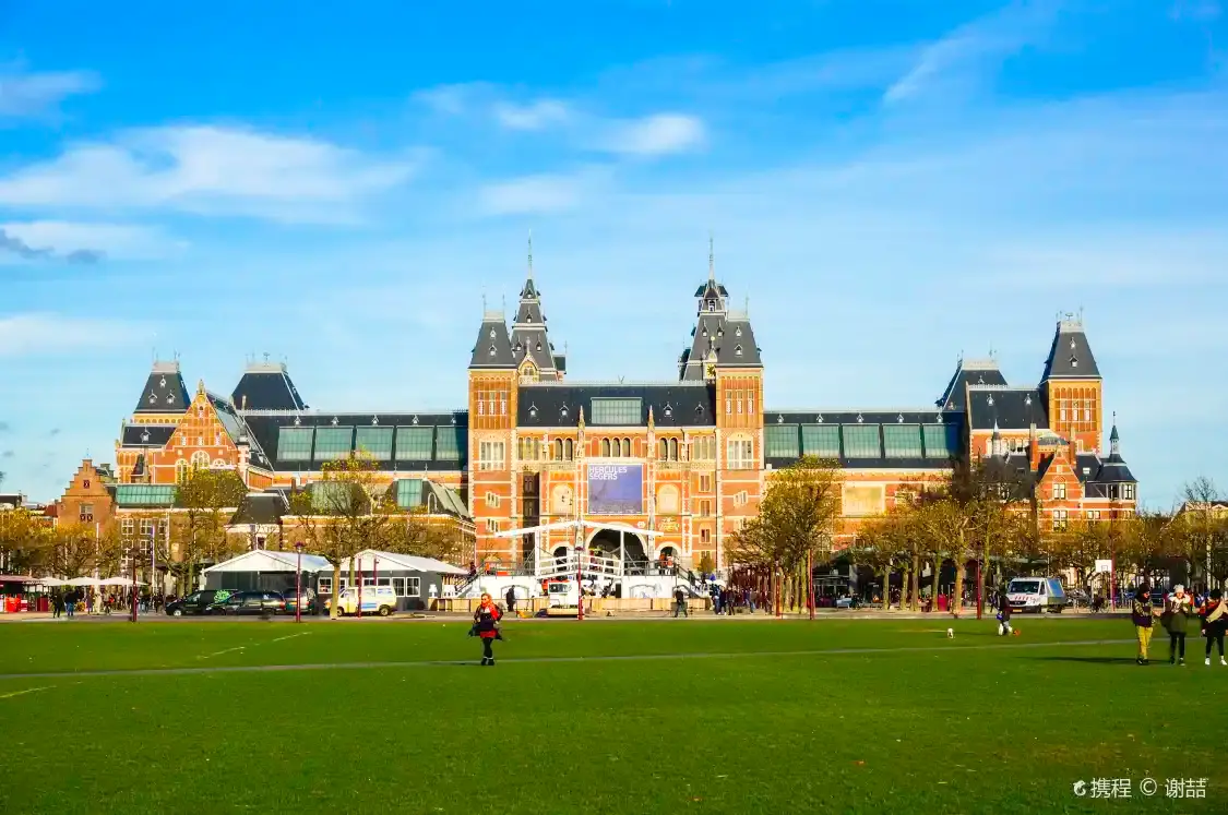 Hotels near Museum Square