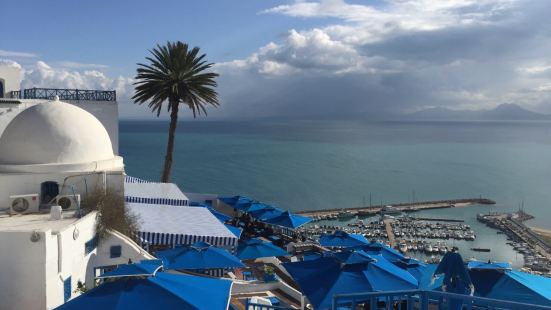 西迪&middot;布塞是突尼斯境内最美丽的地中海村落，镇上