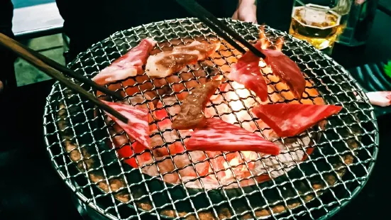 圍爐夜話炭火烤肉(李范五店)