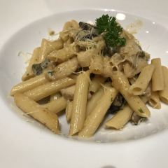 Eleven Two & Co. 여행 사진