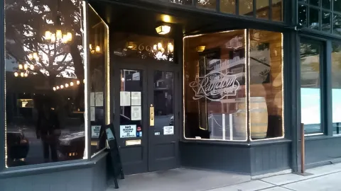Some Random Bar in シアトル