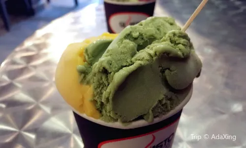 GUSTO GELATO & CAFEE / MERTANADI