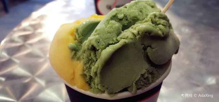 GUSTO GELATO & CAFEE / MERTANADI