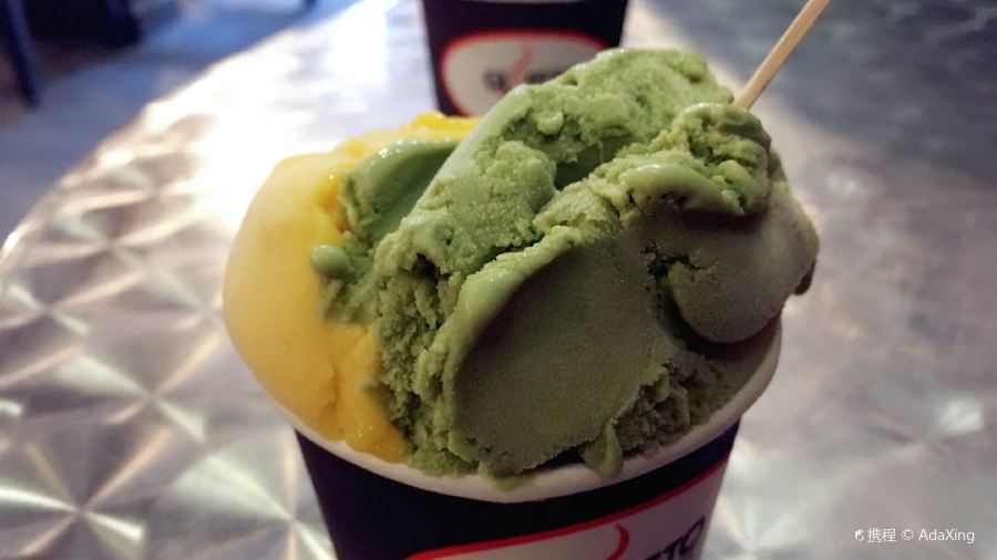 GUSTO GELATO & CAFEE / MERTANADI