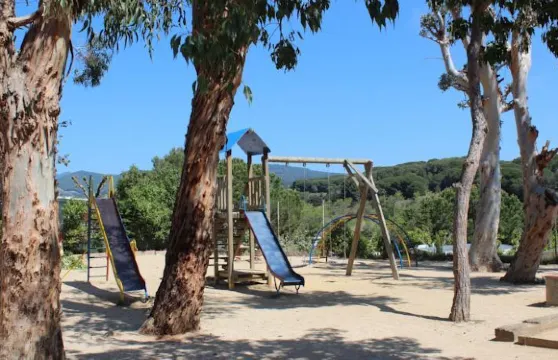 亦卡里託斯酒店