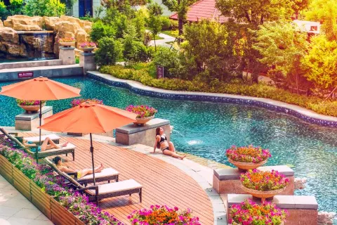 The Ronghe Xinyuan Hot Springs at Arcadia Seaside Holiday Hotel
