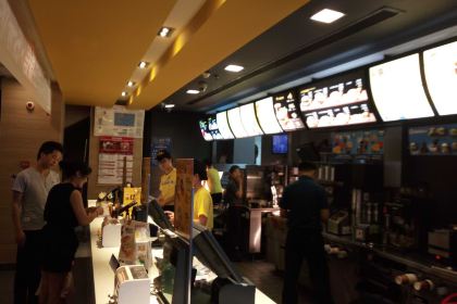 麦当劳(紫荆山路新世界店)