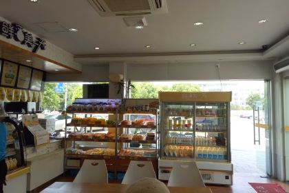 一鸣真鲜奶吧(兴中店)