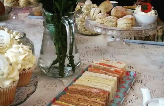 Cake with Loulou Jane