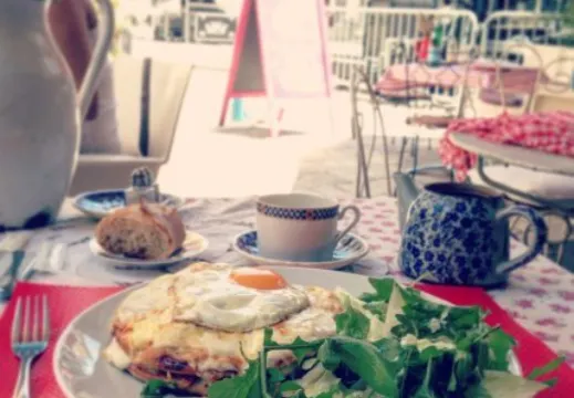 Au Salon de Charlotte