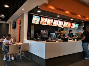 麥當勞（新鄭機場到達層藍天美食店）