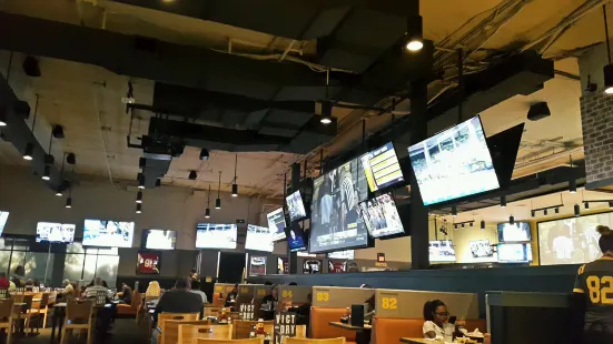 Buffalo Wild Wings Grill & Bar