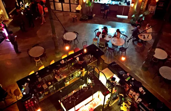 Spiegel Bar & Bistro