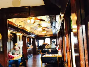 Mom and Pop's Diner
