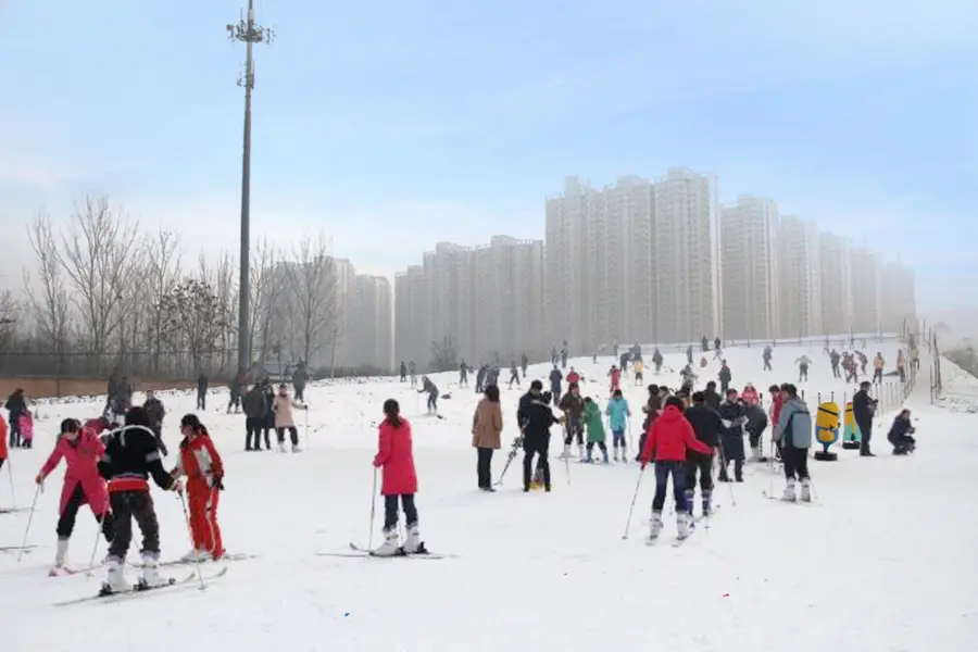 Baoding Botanical Garden Ski Field