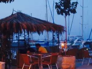 Zouk's Cafe, Lounge and Restaurant