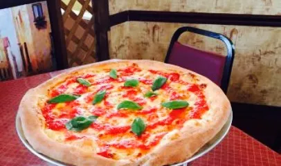 Sid's Super Submarines, Pizza & Beer 6-Pack Shop