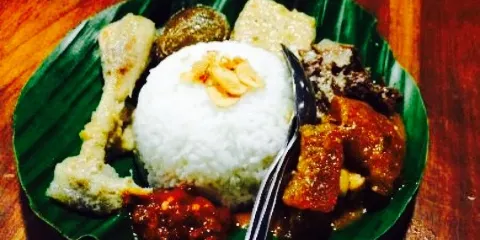 Warung Garasi Mbok Ndeso