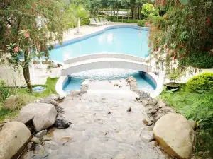 Paradise Lake Hot Spring Resort