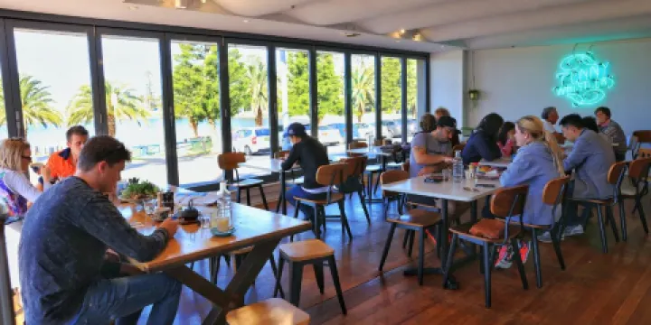 Penny Whistlers Cafe