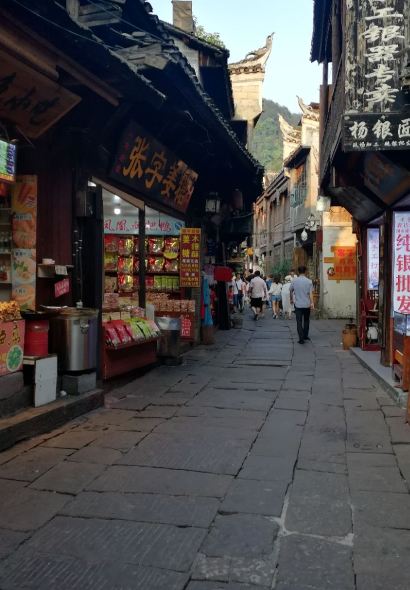 FENG HUANG LAO CAI GUAN