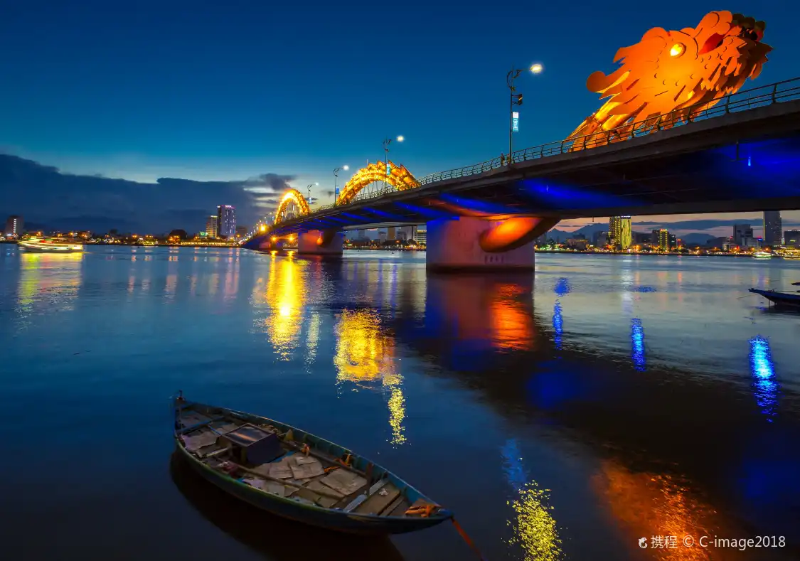 Hotels near Dragon Bridge