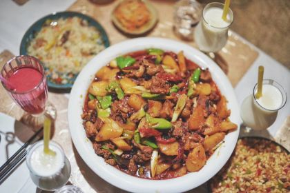 QIA ER BA GE MEI SHI