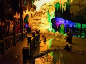 Ape Cavern in Jiuhuang Mountain