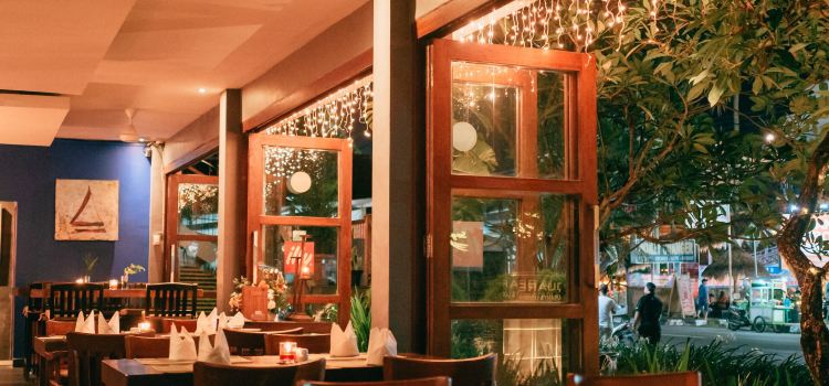 Square Restaurant & Lounge