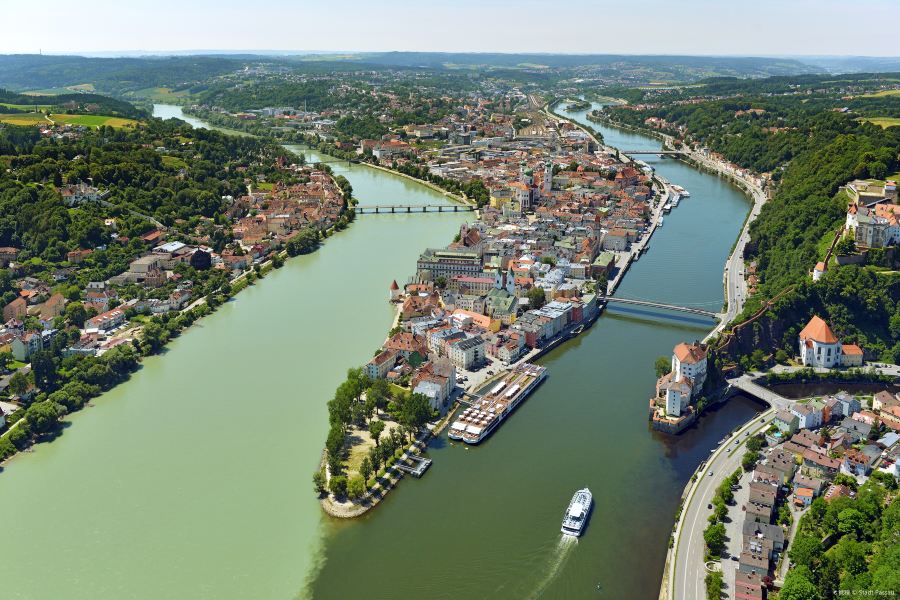Compare 5 airports near Passau