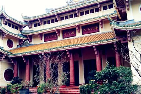 Phap Lam Pagoda