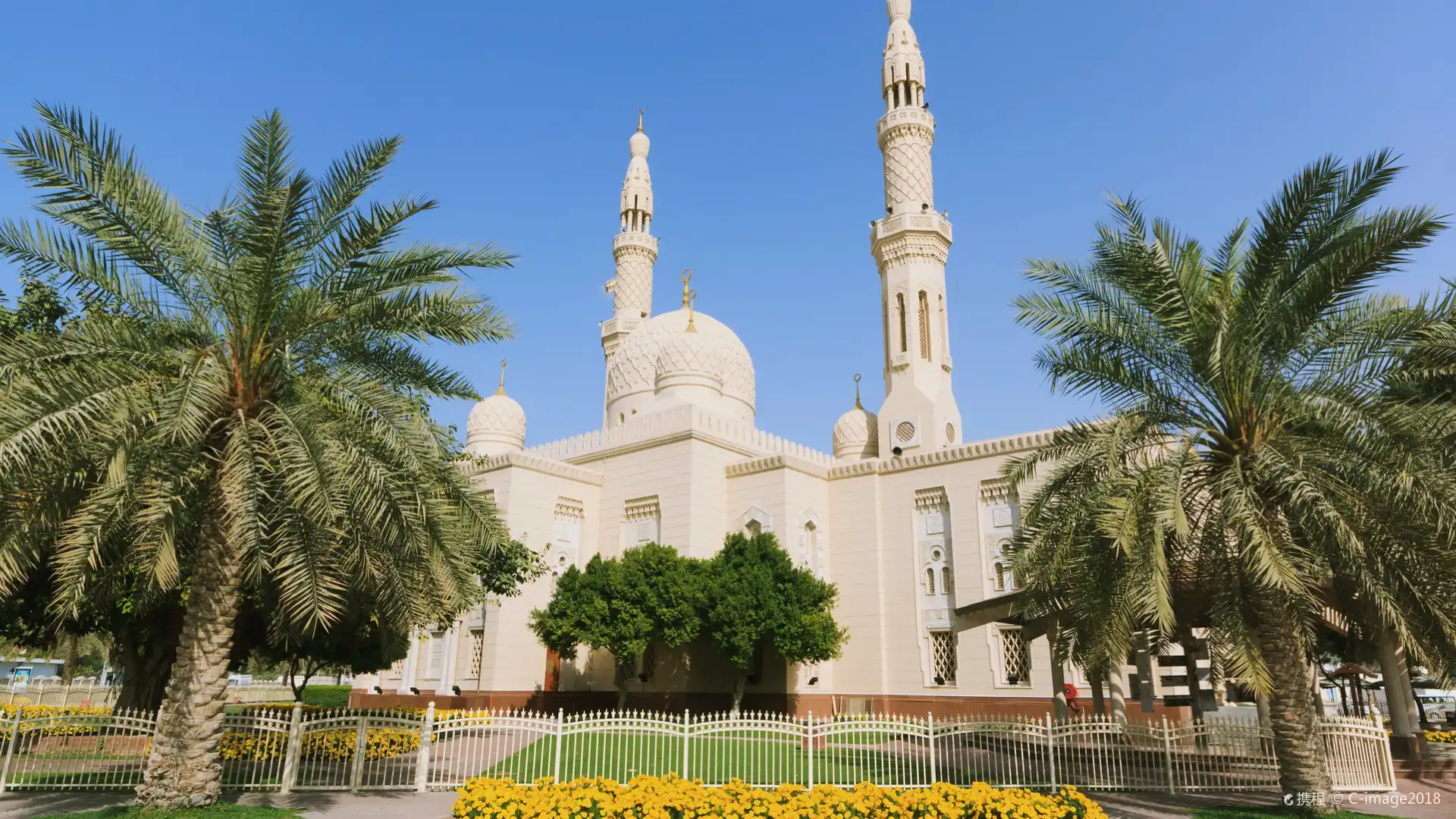 Hotels near مسجد جميرا