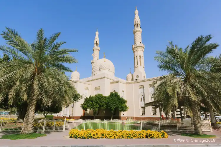 Hotels near Jumeirah Mosque