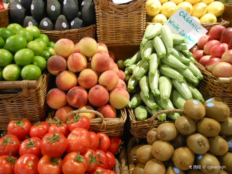 Hotels near Seafood Market, fruits and vegetables