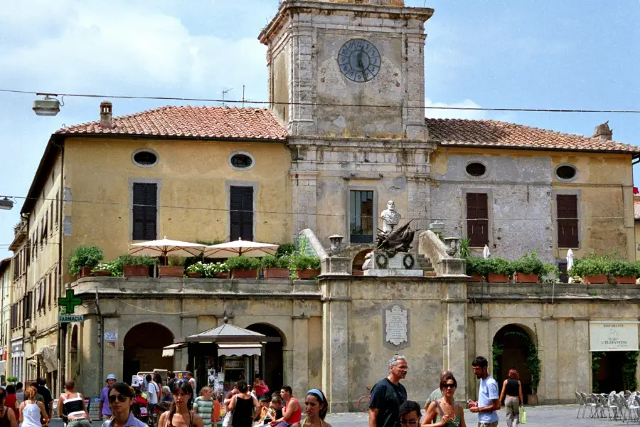 Piazza Eroe dei Due Mondi