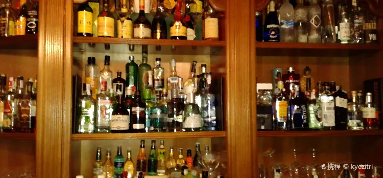 Massimo cocktail bar